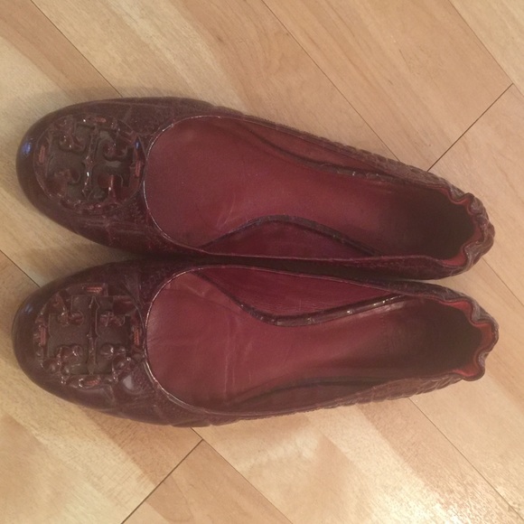 Tory Burch flats. Burgundy color.