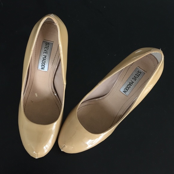 Steve Madden Nude Pumps