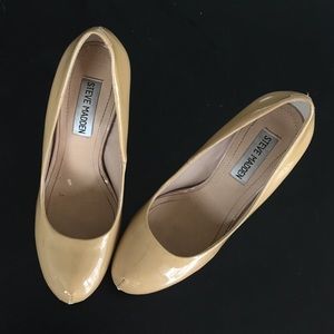 Steve Madden Nude Pumps
