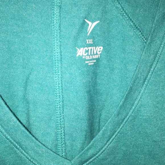 Old navy Active top - Picture 2 of 2