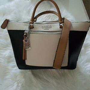 🎈SOLD🎈 Guess large handbag