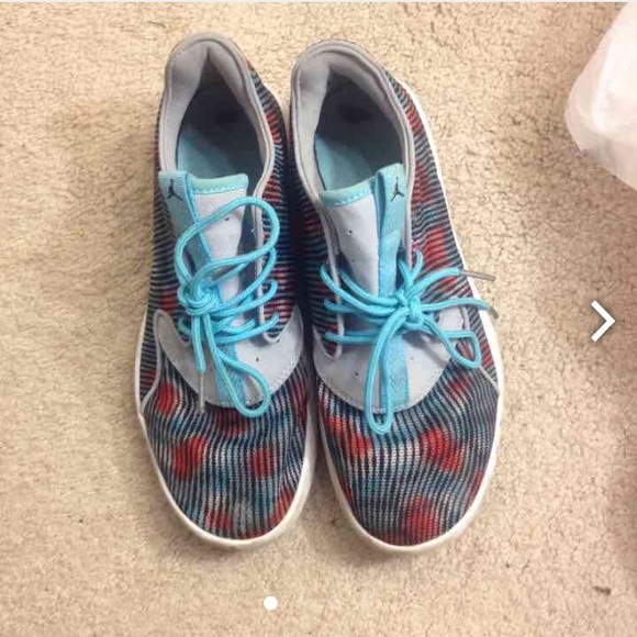 FEMALE JORDAN CUTE SNEAKS!