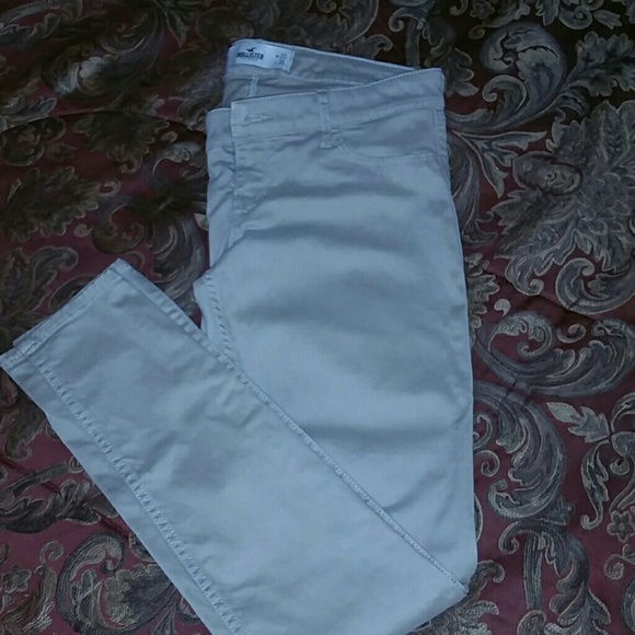 Women's Hollister Tapered Kaki pants