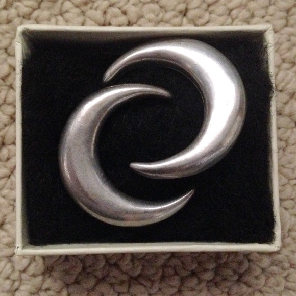Hot Topic Jewelry - Silver Crescent Moon Earrings Gothic Witchy Nugoth Hot Topic Jewelry - Silver Crescent Moon Earrings Gothic Witchy Nugoth