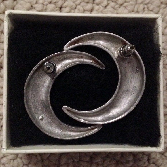 Hot Topic Jewelry - Silver Crescent Moon Earrings Gothic Witchy Nugoth Hot Topic Jewelry - Silver Crescent Moon Earrings Gothic Witchy Nugoth