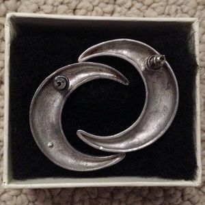 Hot Topic Jewelry - Silver Crescent Moon Earrings Gothic Witchy Nugoth Hot Topic Jewelry - Silver Crescent Moon Earrings Gothic Witchy Nugoth