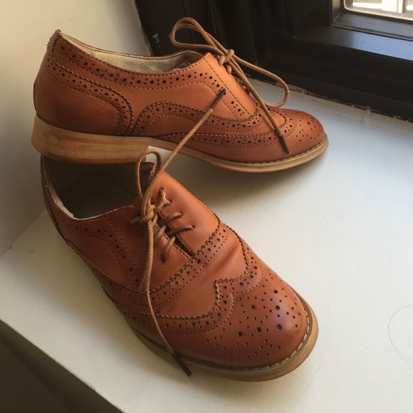 Brown Oxford shoe