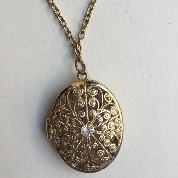 Vintage looking locket necklace