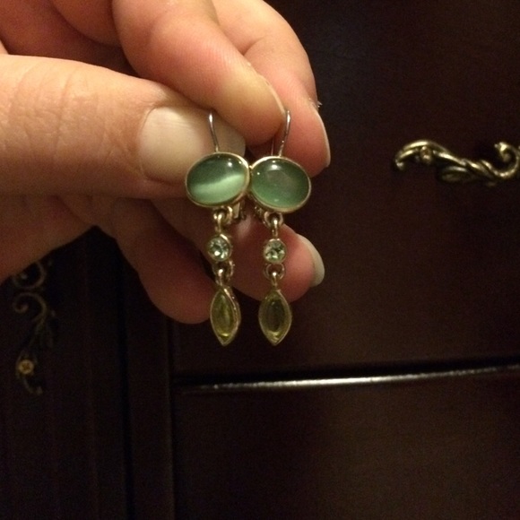 Green and gold necklace and earring set - Picture 2 of 3