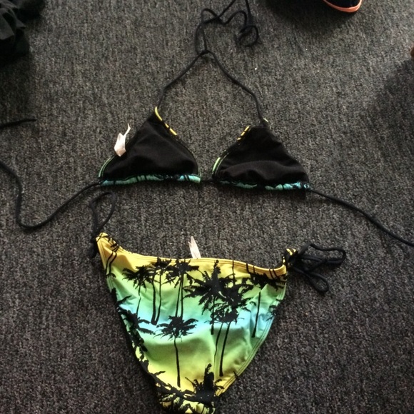 String bikini - Picture 2 of 3