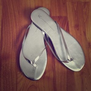 Lauren Conrad flip flops