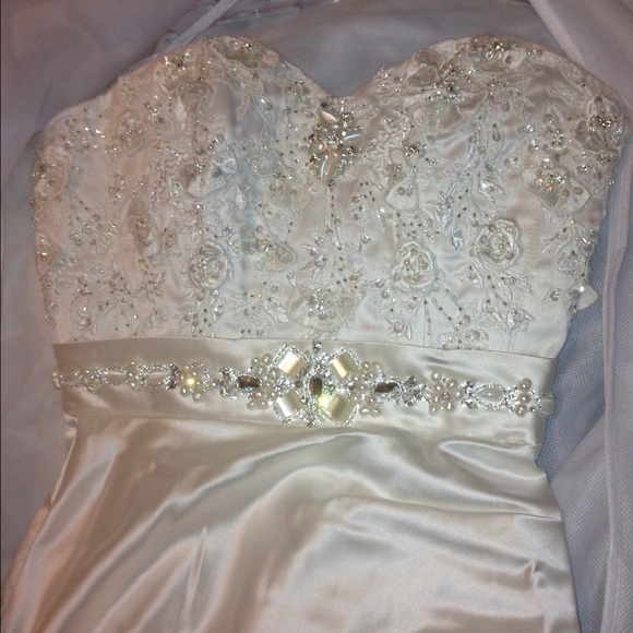 Coco anais bridal gown retail $1,599 style AN130