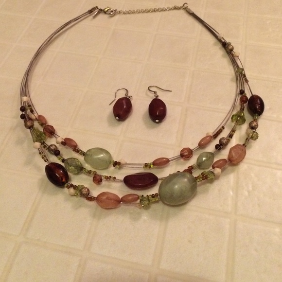 Green and brown necklace and earrings - Picture 1 of 2