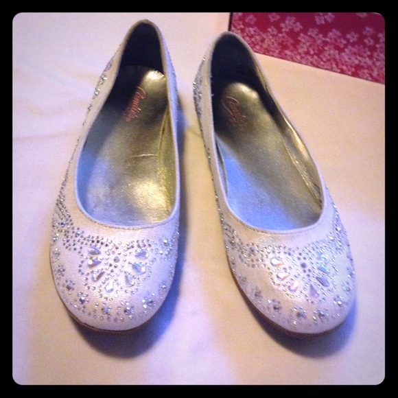 Kids White flats with jewels