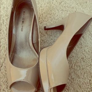 Peep toe bandolino shoes