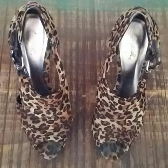 ‼️PRICE DROP‼️LEOPARD Heels - Picture 2 of 4