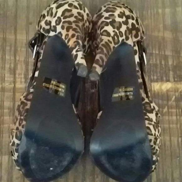 ‼️PRICE DROP‼️LEOPARD Heels - Picture 3 of 4