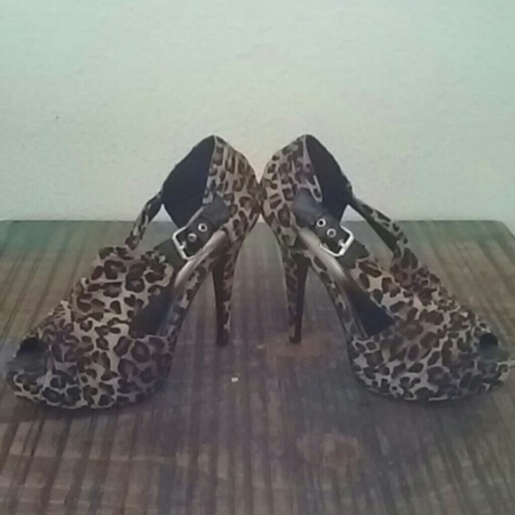 ‼️PRICE DROP‼️LEOPARD Heels - Picture 4 of 4