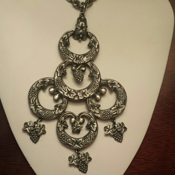 VINTAGE CIRCLE AND GRAPES NECKLACE