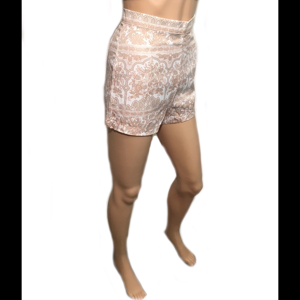 Novella Royale floral short.