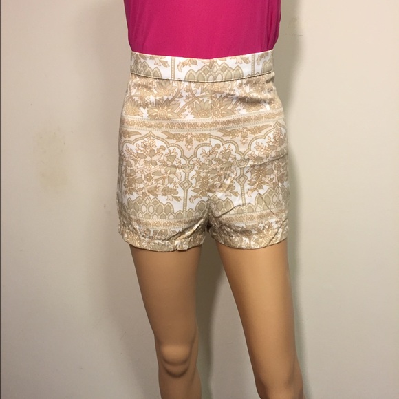 Novella Royale floral short.