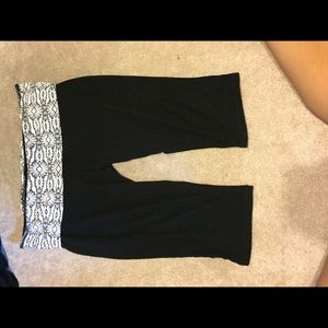 Crop patterned leggings