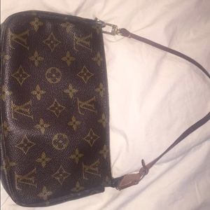 Lv pochette