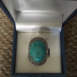 Gorgeous Silver & Turquoise Ring!