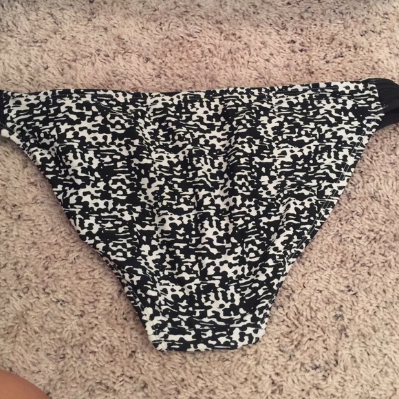 Bathing suit bottoms - Picture 2 of 3