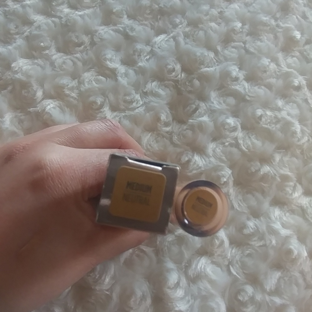 Urban Decay Naked Skin Concealer - Picture 3 of 3