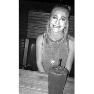 Meet your Posher, Melissa