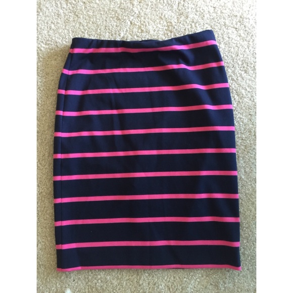 The limited pencil skirt in navy with pink stripes