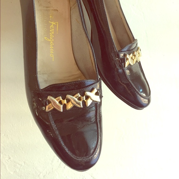 Vintage Ferragamo flats black patent leather 7.5