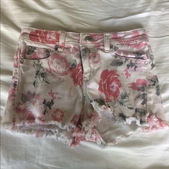 Floral print distressed shorts