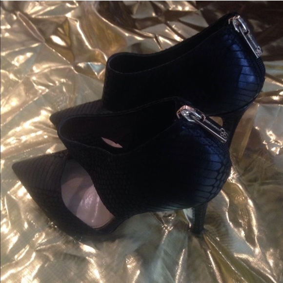 Black heels - Picture 2 of 2