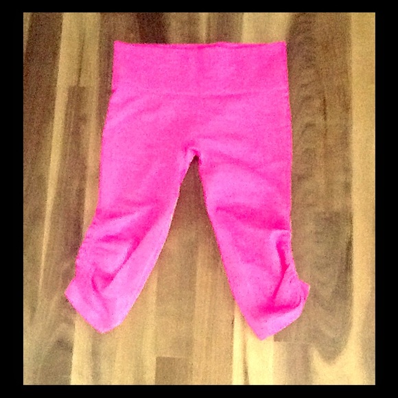 🤘Lululemon Athletica Pink Capri Leggings🤘