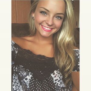 Meet your Posher, Claire