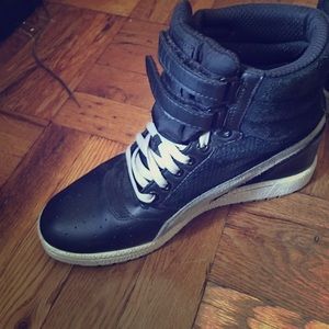 Size 10 Puma wedge high top