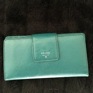 Beautiful blue Fossil wallet. Used twice.