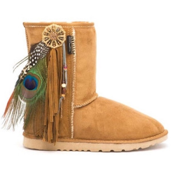 UGG Shoes - Koolaburra/ugg accent pin