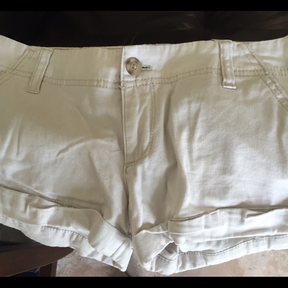 Off white colored hollister shorts 😊