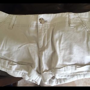 Off white colored hollister shorts 😊