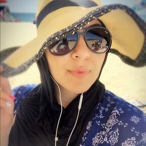 Meet your Posher, Aiya