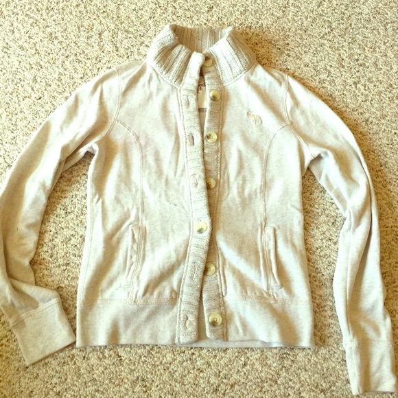 Abercrombie and Fitch button up sweater🍭
