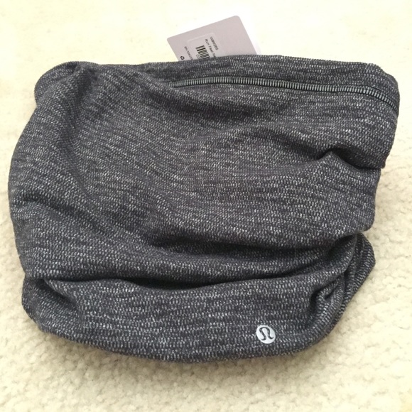 New with tag Lululemon run fast neck warmer!