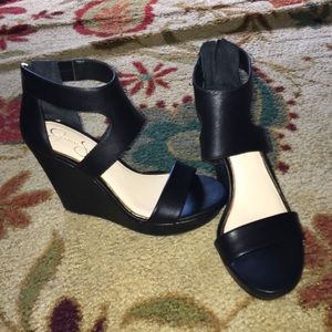 Jessica Simpson black wedges