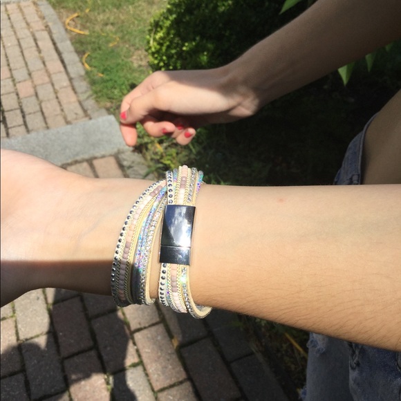 🎉HOST PICK/TAUPE RHINESTONE LEATHER WRAP BRACELET - Picture 6 of 11