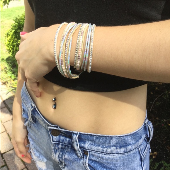 🎉HOST PICK/TAUPE RHINESTONE LEATHER WRAP BRACELET - Picture 4 of 11