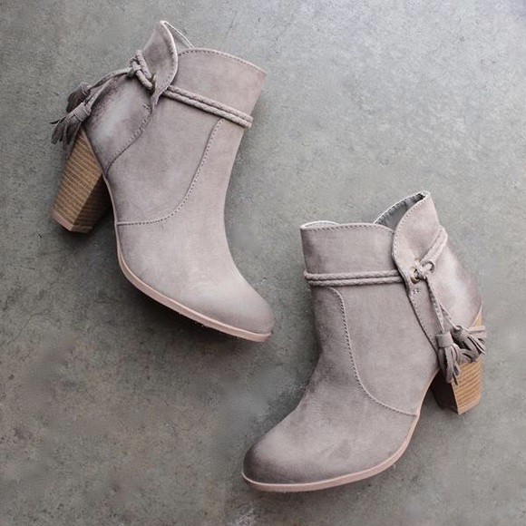 Taupe tassel ankle western booties all sizes - Picture 2 of 4