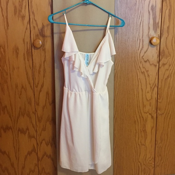 Barely worn flowy, spaghetti strap short dress